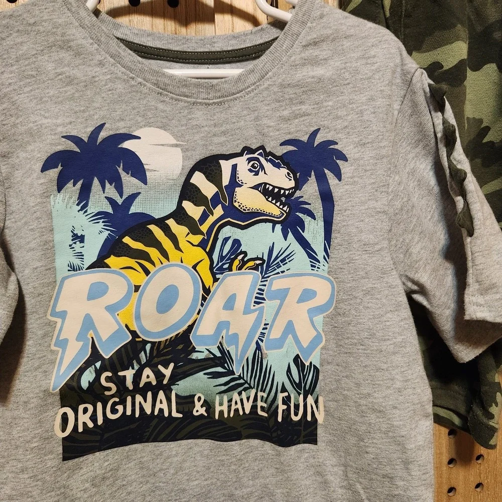 Garanimals ROAR Dinosaurs Boys Outfit 2 Pieces Set Shirt and  Pull On Shorts 7‎